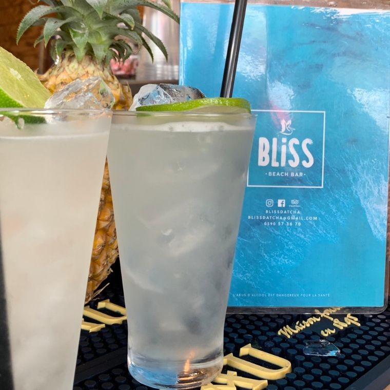 Tapas-Cocktail sur la plage de la Datcha • Restaurant Bliss beach bar