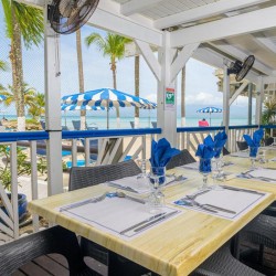 Canella Beach Hôtel • Séjour 1N pour 4 personnes avec Petit déjeuner, départ tardif et surprises
