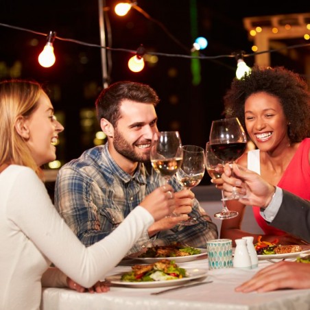 Dînez au Restaurant de la plage du Canella Beach Hôtel, eau, vin et apéro inclus - le soir de...