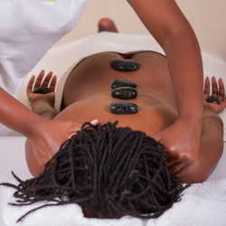 Escapade décontractante : Gommage, Massages et Réflexologie, Tout le corps se détend • R'Lax Form