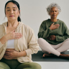 1 an de yoga by SANTOKH KAUR ● Adultes, kids & seniors